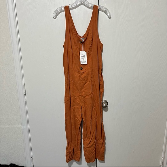Kenzie Jeans Coral Sleeveless Front Button Jumpsuit Sz M NWT - Picture 2 of 8